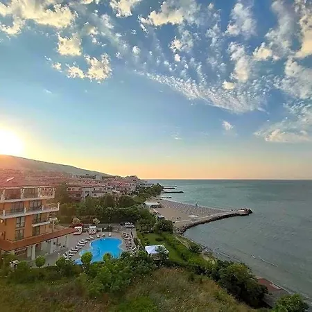 Hotel Deluxe In *