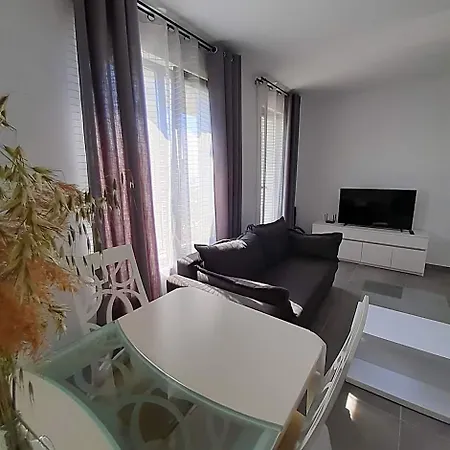 Hotel Deluxe In *