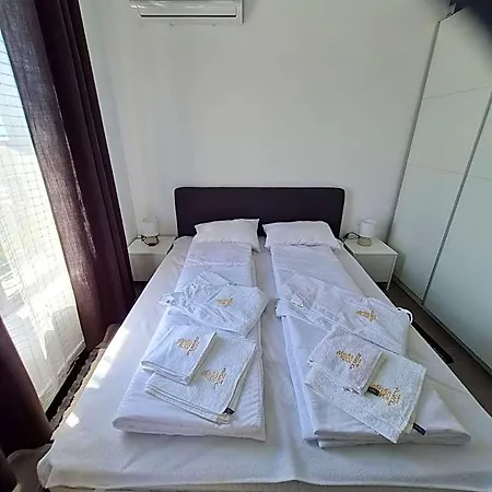 Hotel Deluxe In